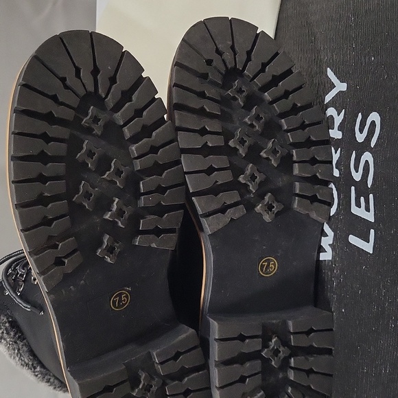 Anjou Femme Ladies' Lug Water-Resistant Hiker Style Boots ~ Size 7.5 Medium - Picture 8 of 16